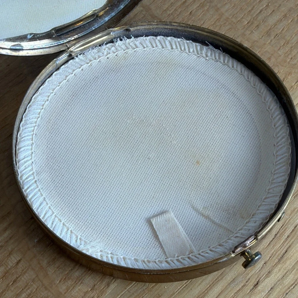 Vtg 50-60'S Collectible DORSET FIFTH AVE Makeup Compact Puff Empty / Gold Tone
